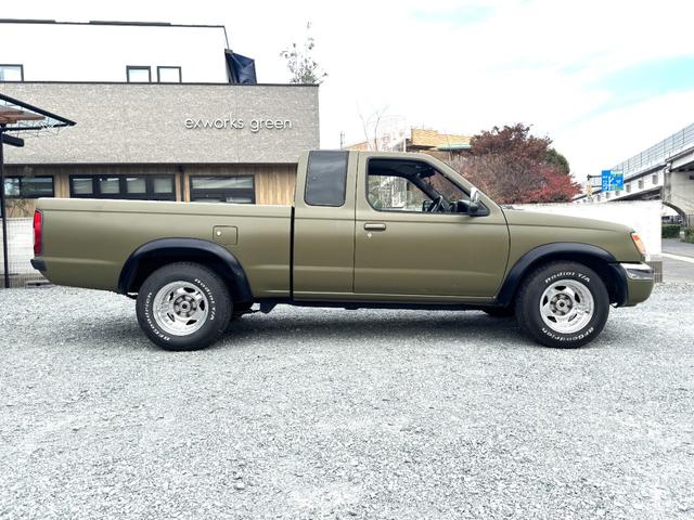 ダットサンピックアップ キングキャブ AX 色替車 社外オーバーフェンダー 15インチAW BFグッドリッチタイヤ ナビTVBluetooth MOMOステアリング コラムAT ETC キーレス タイミングチェーンエンジン NOx・PM適合(10枚目)