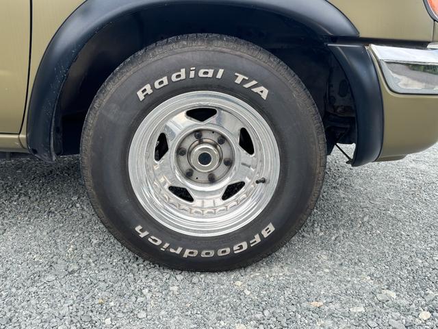 ダットサンピックアップ キングキャブ AX 色替車 社外オーバーフェンダー 15インチAW BFグッドリッチタイヤ ナビTVBluetooth MOMOステアリング コラムAT ETC キーレス タイミングチェーンエンジン NOx・PM適合(16枚目)