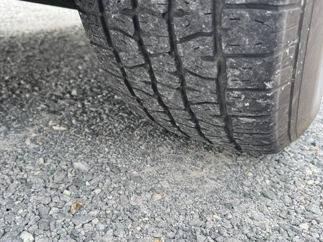 ダットサンピックアップ キングキャブ AX 色替車 社外オーバーフェンダー 15インチAW BFグッドリッチタイヤ ナビTVBluetooth MOMOステアリング コラムAT ETC キーレス タイミングチェーンエンジン NOx・PM適合(20枚目)