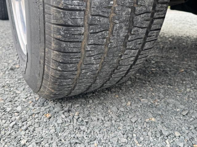 ダットサンピックアップ キングキャブ AX 色替車 社外オーバーフェンダー 15インチAW BFグッドリッチタイヤ ナビTVBluetooth MOMOステアリング コラムAT ETC キーレス タイミングチェーンエンジン NOx・PM適合(21枚目)