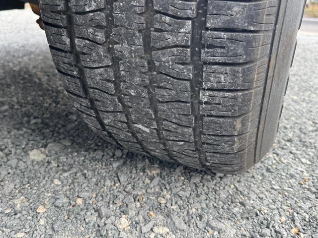 ダットサンピックアップ キングキャブ AX 色替車 社外オーバーフェンダー 15インチAW BFグッドリッチタイヤ ナビTVBluetooth MOMOステアリング コラムAT ETC キーレス タイミングチェーンエンジン NOx・PM適合(22枚目)