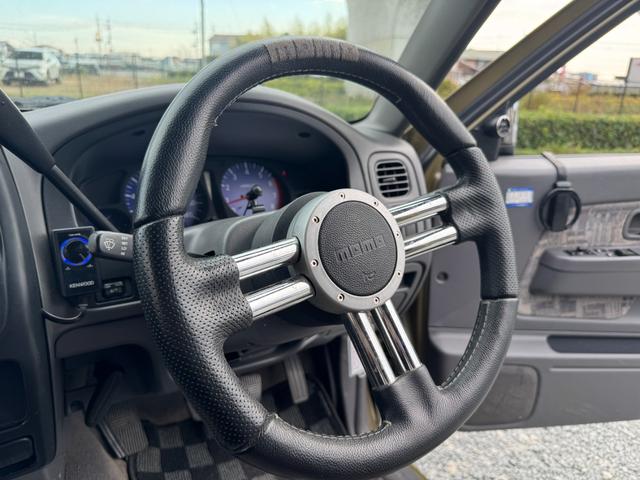 ダットサンピックアップ キングキャブ AX 色替車 社外オーバーフェンダー 15インチAW BFグッドリッチタイヤ ナビTVBluetooth MOMOステアリング コラムAT ETC キーレス タイミングチェーンエンジン NOx・PM適合(37枚目)