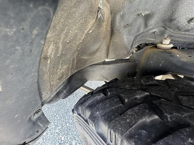 ジムニー ワイルドウインド　６型　５速ＭＴ　新品オープンカントリーＲ／Ｔタイヤ　新品ルーフラック　３インチリフトアップ　ＡＰＩＯ減衰力調整ショック　社外マフラー　前後ショートバンパー　ＨＫＳタコメーター　スキッドガード（63枚目）