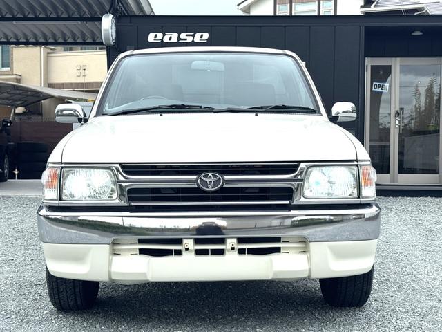 ハイラックス ＤＸ　ＲＺＮ１４７　ＮＯｘ・ＰＭ適合　ローダウン　ＴＯＹＯ　Ｈ２Ｏホワイトレタータイヤ　ＭＬＪ　Ｄ：ＳＬＯＴ１６インチアルミＪＷＬ－Ｔ　社外サイド出しマフラー　シートカバー　ＵＳステップバンパー（4枚目）