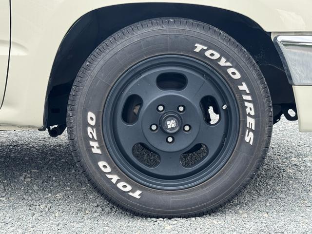 ハイラックス ＤＸ　ＲＺＮ１４７　ＮＯｘ・ＰＭ適合　ローダウン　ＴＯＹＯ　Ｈ２Ｏホワイトレタータイヤ　ＭＬＪ　Ｄ：ＳＬＯＴ１６インチアルミＪＷＬ－Ｔ　社外サイド出しマフラー　シートカバー　ＵＳステップバンパー（13枚目）