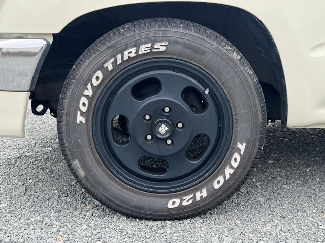 ハイラックス ＤＸ　ＲＺＮ１４７　ＮＯｘ・ＰＭ適合　ローダウン　ＴＯＹＯ　Ｈ２Ｏホワイトレタータイヤ　ＭＬＪ　Ｄ：ＳＬＯＴ１６インチアルミＪＷＬ－Ｔ　社外サイド出しマフラー　シートカバー　ＵＳステップバンパー（16枚目）