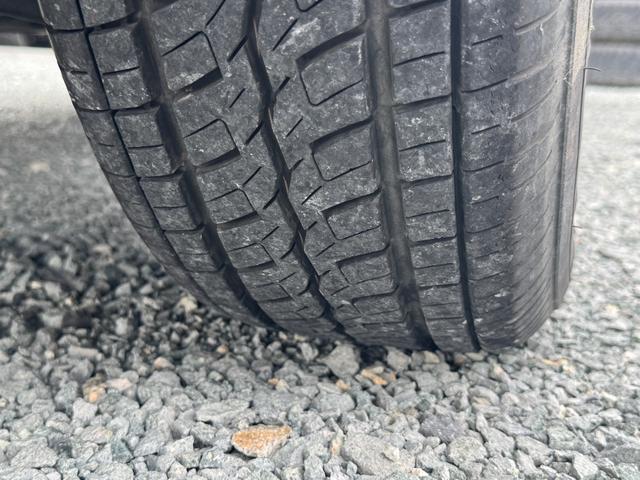 ハイラックス ＤＸ　ＲＺＮ１４７　ＮＯｘ・ＰＭ適合　ローダウン　ＴＯＹＯ　Ｈ２Ｏホワイトレタータイヤ　ＭＬＪ　Ｄ：ＳＬＯＴ１６インチアルミＪＷＬ－Ｔ　社外サイド出しマフラー　シートカバー　ＵＳステップバンパー（17枚目）