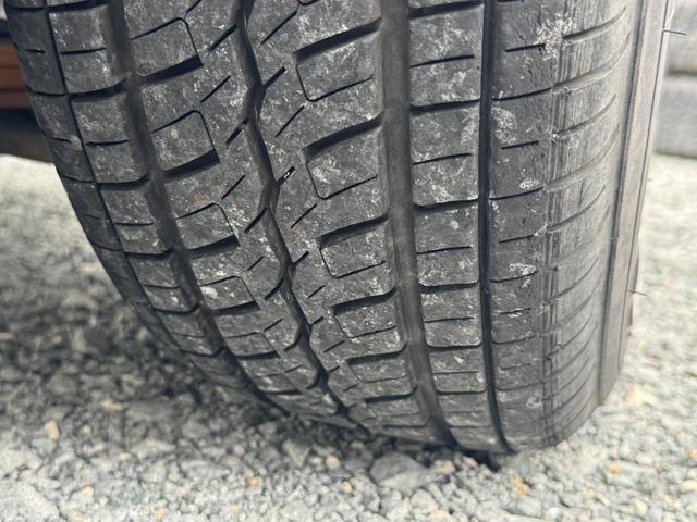 ハイラックス ＤＸ　ＲＺＮ１４７　ＮＯｘ・ＰＭ適合　ローダウン　ＴＯＹＯ　Ｈ２Ｏホワイトレタータイヤ　ＭＬＪ　Ｄ：ＳＬＯＴ１６インチアルミＪＷＬ－Ｔ　社外サイド出しマフラー　シートカバー　ＵＳステップバンパー（18枚目）