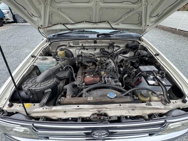 ハイラックス ＤＸ　ＲＺＮ１４７　ＮＯｘ・ＰＭ適合　ローダウン　ＴＯＹＯ　Ｈ２Ｏホワイトレタータイヤ　ＭＬＪ　Ｄ：ＳＬＯＴ１６インチアルミＪＷＬ－Ｔ　社外サイド出しマフラー　シートカバー　ＵＳステップバンパー（41枚目）