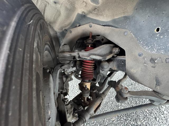 ハイラックス ＤＸ　ＲＺＮ１４７　ＮＯｘ・ＰＭ適合　ローダウン　ＴＯＹＯ　Ｈ２Ｏホワイトレタータイヤ　ＭＬＪ　Ｄ：ＳＬＯＴ１６インチアルミＪＷＬ－Ｔ　社外サイド出しマフラー　シートカバー　ＵＳステップバンパー（42枚目）