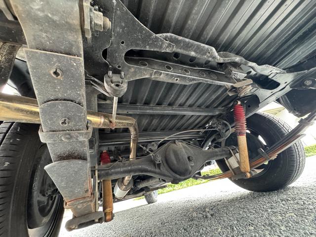 ハイラックス ＤＸ　ＲＺＮ１４７　ＮＯｘ・ＰＭ適合　ローダウン　ＴＯＹＯ　Ｈ２Ｏホワイトレタータイヤ　ＭＬＪ　Ｄ：ＳＬＯＴ１６インチアルミＪＷＬ－Ｔ　社外サイド出しマフラー　シートカバー　ＵＳステップバンパー（47枚目）