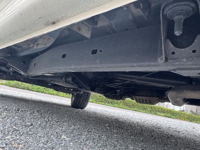 ハイラックス ＤＸ　ＲＺＮ１４７　ＮＯｘ・ＰＭ適合　ローダウン　ＴＯＹＯ　Ｈ２Ｏホワイトレタータイヤ　ＭＬＪ　Ｄ：ＳＬＯＴ１６インチアルミＪＷＬ－Ｔ　社外サイド出しマフラー　シートカバー　ＵＳステップバンパー（49枚目）