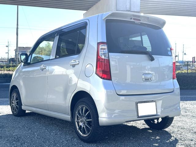 ワゴンＲ ＦＸリミテッド　１オーナー　禁煙車　４ＷＤ　新品ブリヂストンスタッドレスタイヤ　アイドリングストップ　シートヒーター　スマートキー　プッシュスタート　オートエアコン　電動格納ミラー（7枚目）