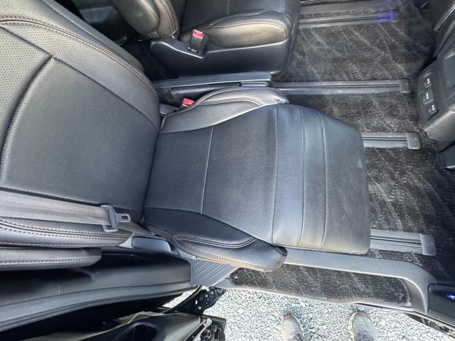 ヴェルファイア ２．４Ｚ　プラチナセレクションＩＩ　サンルーフ　トヨタプレミアムサウンド１８スピーカー　メーカーナビＴＶ　電動フリップダウンモニター　クール＆ホットコンソール　両側電動スライド　パワーバックドア　クルーズコントロール　ワイパーデアイサー（25枚目）