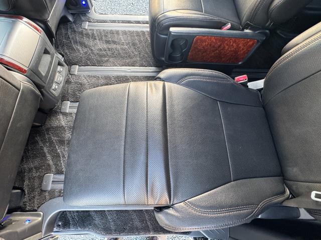 ヴェルファイア ２．４Ｚ　プラチナセレクションＩＩ　サンルーフ　トヨタプレミアムサウンド１８スピーカー　メーカーナビＴＶ　電動フリップダウンモニター　クール＆ホットコンソール　両側電動スライド　パワーバックドア　クルーズコントロール　ワイパーデアイサー（30枚目）