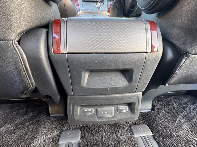 ヴェルファイア ２．４Ｚ　プラチナセレクションＩＩ　サンルーフ　トヨタプレミアムサウンド１８スピーカー　メーカーナビＴＶ　電動フリップダウンモニター　クール＆ホットコンソール　両側電動スライド　パワーバックドア　クルーズコントロール　ワイパーデアイサー（36枚目）
