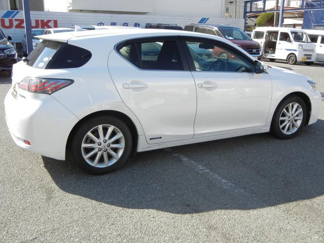 CT CT200h バージョンC ETC ナビ TV オートクルーズコントロール アルミホイール スマートキー 電動格納ミラー シートヒーター CVT 盗難防止システム 衝突安全ボディ ABS CD USB(18枚目)