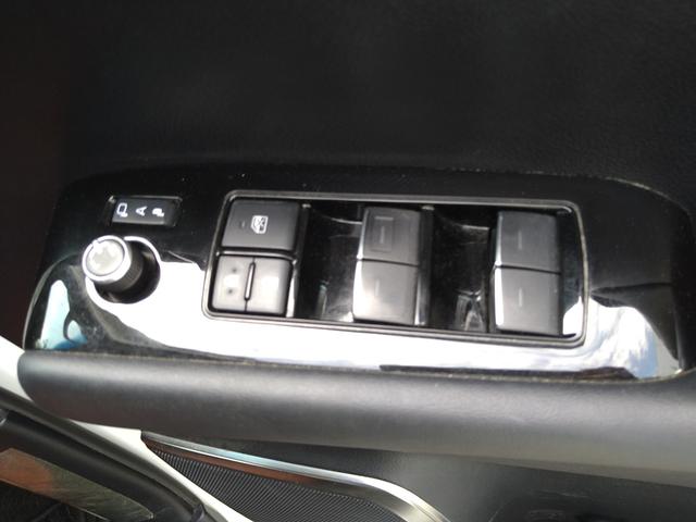 ＳＲ　Ｃパッケージ　４ＷＤ　ドライブレコーダー　ＥＴＣ　バックカメラ　ナビ　ＴＶ　クリアランスソナー　オートクルーズコントロール　レーンアシスト　衝突被害軽減システム　両側電動スライドドア　オートマチックハイビーム（画像9）
