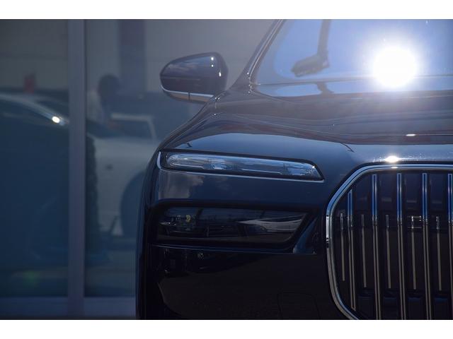 ｉ７ ｘＤｒｉｖｅ　６０　エクセレンス　Ｂｏｗｅｒｓ＆Ｗｉｌｋｉｎｓダイヤモンドサラウンドサウンドシステム　スカイラウンジパノラマガラスサンルーフ　インテリアカメラ　３１．３インチＢＭＷシアタースクリーン　リアコンフォートパッケージ（30枚目）