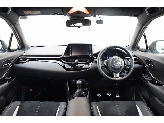 Ｃ－ＨＲ Ｓ－Ｔ　ＧＲスポーツ　ワンオーナー　６ＭＴ　メーカーナビ　パノラミックビューモニター　シートヒーター　前後ドライブレコーダー　電動パーキング　レーダークルーズ　ＬＥＤヘッドライト　オートライト　純正１９インチＡＷ（11枚目）