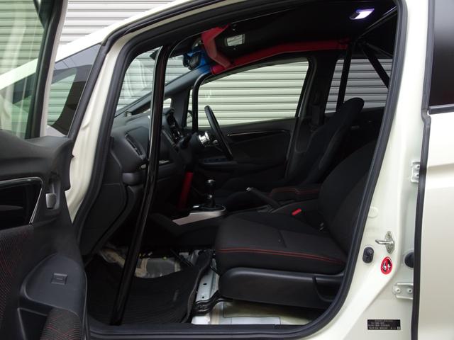 フィット ＲＳ　ｉＶＴＥＣ★６ＭＴ★７Ｐロールバー★２名公認渡★クスコ１．５ウェイＬＳＤ★強化クラッチ★ＴＥＩＮ車高調★ＳＥＥＫＥＲマフラー★ゼロファイターＥＣＵ★追加メーター★ラバウル１５インチＡＷ★ナビＴＶ（14枚目）