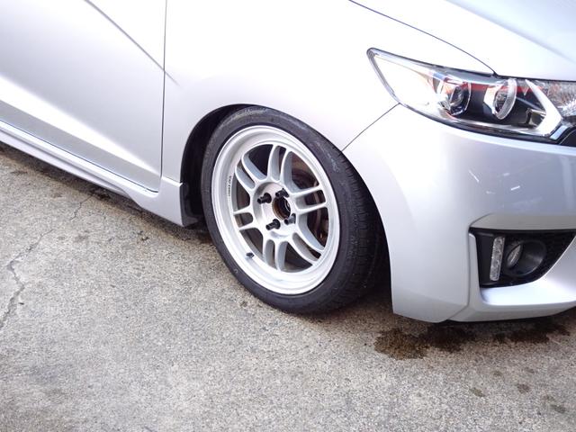 フィット RS L15B-VTEC★6MT★ゼロファイターストレートマフラー★エンケイRP-F1鍛造16インチAW★17HEX貫通ナット★スタンダードサスペンション車高調★Gathersナビ★バックカメラ★LED(8枚目)