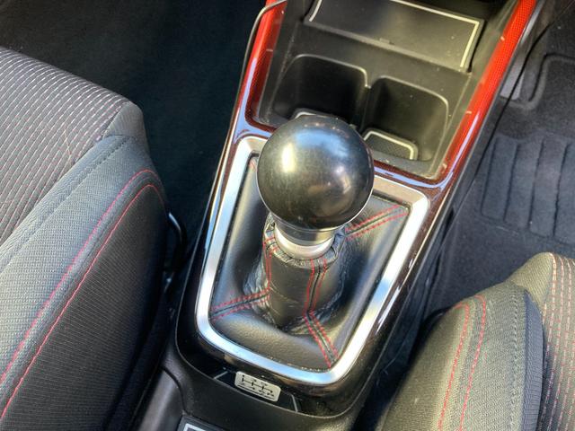 スイフトスポーツ ベースグレード　走行距離無制限１年保証付　ローダウン　社外マフラー　６速マニュアル車　ナビ　ＴＶ　バックカメラ　スマートキー　ＥＴＣ　社外１８インチアルミホイール（5枚目）