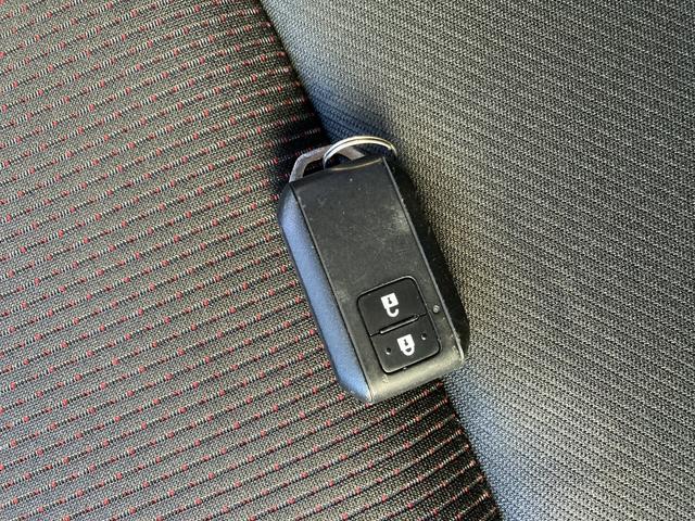 スイフトスポーツ ベースグレード　走行距離無制限１年保証付　ローダウン　社外マフラー　６速マニュアル車　ナビ　ＴＶ　バックカメラ　スマートキー　ＥＴＣ　社外１８インチアルミホイール（7枚目）