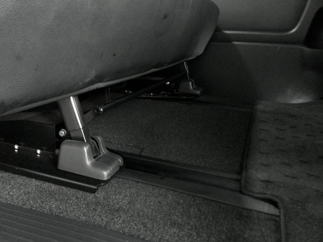 ハイエースバン スーパーＧＬ　ダークプライムＩＩ　ハイエース　．２．８ディーゼルターボ　ダークプライム２　ブラックマイカ　アルパイン　ＢＩＧ－Ｘ１１型ナビ　セカンドスライドレール　１６インチアルミ　プッシュスタート＆スマートキー（32枚目）