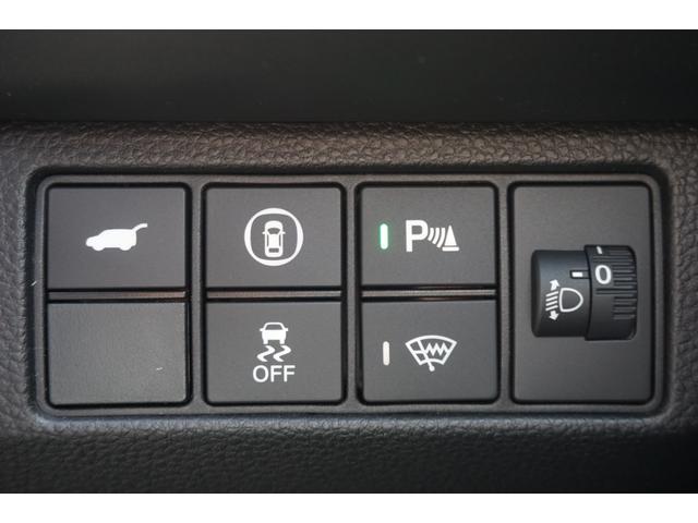 e:HEV PLaY 登録済未使用 ホンダコネクトナビ パノラマルーフ マルチビューカメラ LEDヘッドライト パワーバックドア プレミアムオーディオ ブラインドスポットモニター 禁煙車 記録簿 ワイヤレス充電(26枚目)