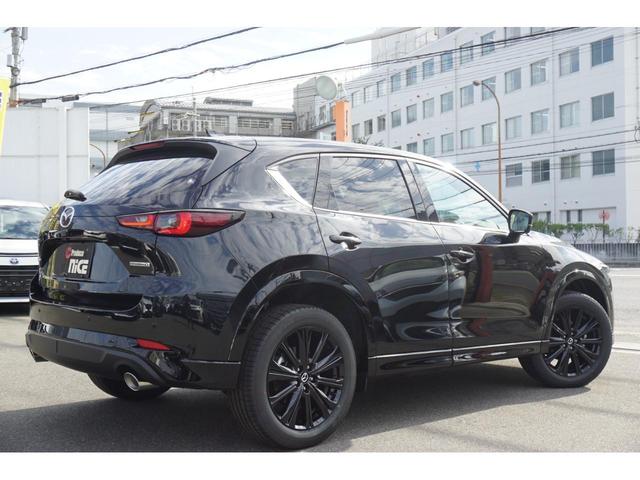 ＣＸ－５ ＸＤ　スポーツアピアランス　登録済未使用車　ＢＯＳＥサウンド　電動バックドア　黒革シート　１０．２５型ディスプレイ　３６０°マルチビューカメラ　シートベンチレーション　クリアランスソナー　衝突軽減ブレーキ　レーダークルコン（4枚目）