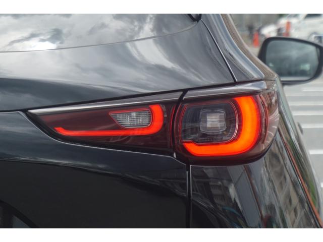 ＣＸ－５ ２０Ｓ　ブラックセレクション　登録済み未使用車　１０．２ＤＡ　パワーバックドア　パノラミックビューモニター　衝突軽減ブレーキ　シートヒーター　電動パーキングブレーキ　ＬＥＤヘッドライト　レーダークルーズコントロール　１９インチＡＷ（10枚目）