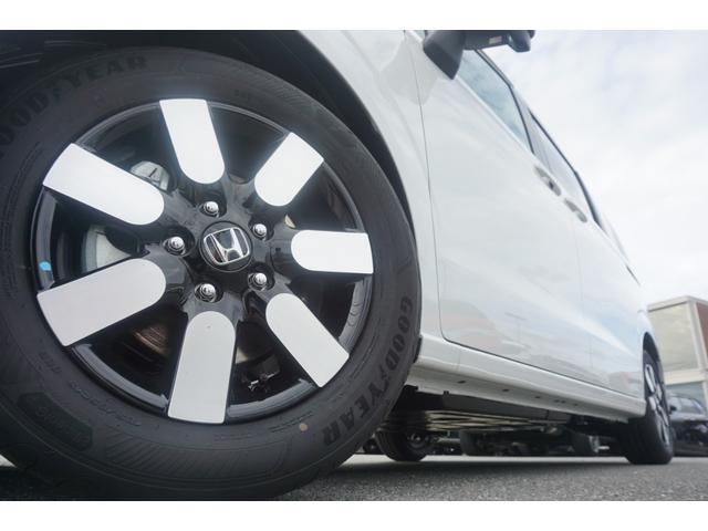 フリード エアー EX 登録済未使用車 シートヒーター ブラインドスポットモニター 両側パワースライドドア  LEDヘッドライト ハーフレザーシート 15インチアルミ 衝突軽減ブレーキ LEDフォグ 電動パーキングブレーキ(12枚目)