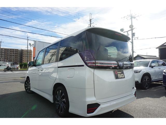 ヴォクシー ハイブリッドＳ－Ｚ　１０．５インチディスプレイ　両側パワースライドドア　ＬＥＤヘッド　シートヒーター　ハーフレザー　レーダークルーズコントロール　オートマチックハイビーム　ビルトインＥＴＣ２．０　ブレーキホールド（10枚目）