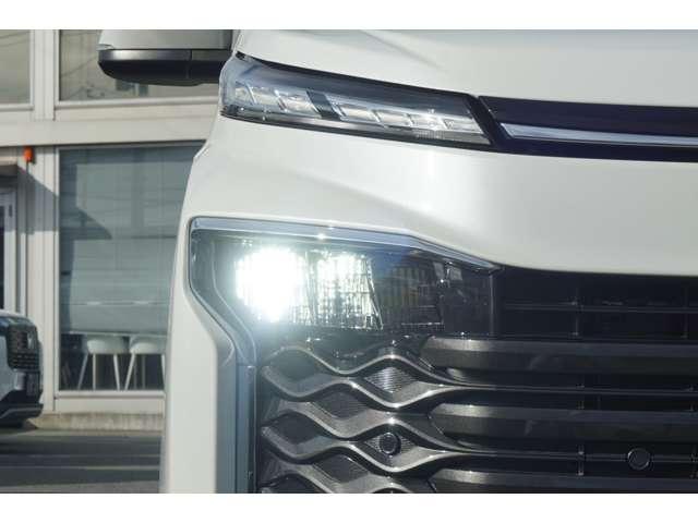 ヴォクシー ハイブリッドＳ－Ｚ　１０．５インチディスプレイ　両側パワースライドドア　ＬＥＤヘッド　シートヒーター　ハーフレザー　レーダークルーズコントロール　オートマチックハイビーム　ビルトインＥＴＣ２．０　ブレーキホールド（13枚目）