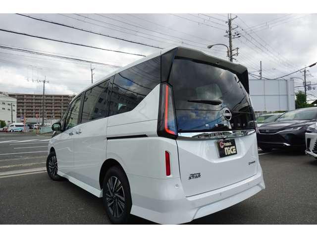 セレナ e-パワー ハイウェイスターV 登録済未使用車 12.3インチワイドディスプレイ プロパイロット アラウンドビューモニター インテリジェントルームミラー ハンズフリーパワースライドドア LEDヘッド ETC 衝突軽減ブレーキ(10枚目)