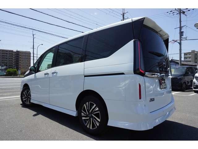 セレナ e-パワー ハイウェイスターV 登録済未使用車 プロパイロット アラウンドビューモニター インテリジェントルームミラー ハンズフリーパワースライドドア LEDヘッドライト BSM 衝突軽減ブレーキ レーダークルコン 禁煙車(10枚目)