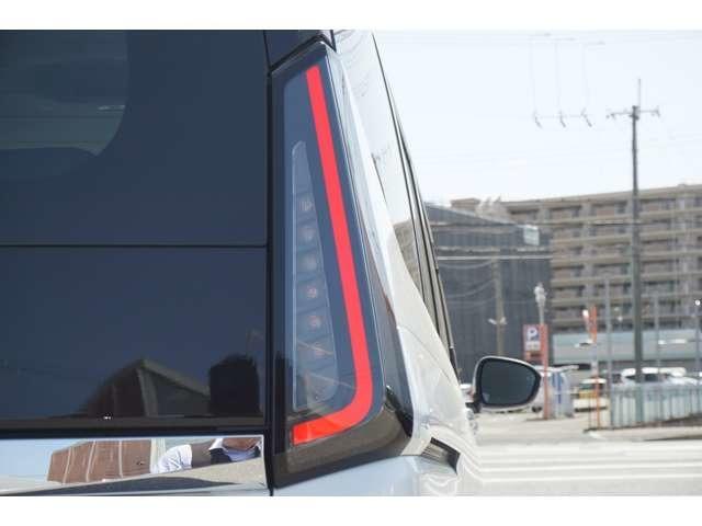 セレナ e-パワー ハイウェイスターV 登録済未使用車 プロパイロット アラウンドビューモニター インテリジェントルームミラー ハンズフリーパワースライドドア LEDヘッドライト BSM 衝突軽減ブレーキ レーダークルコン 禁煙車(15枚目)