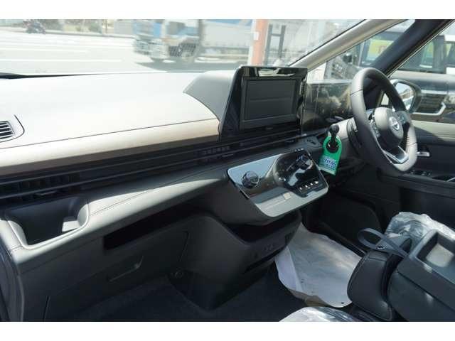 セレナ e-パワー ハイウェイスターV 登録済未使用車 プロパイロット アラウンドビューモニター インテリジェントルームミラー ハンズフリーパワースライドドア LEDヘッドライト BSM 衝突軽減ブレーキ レーダークルコン 禁煙車(18枚目)