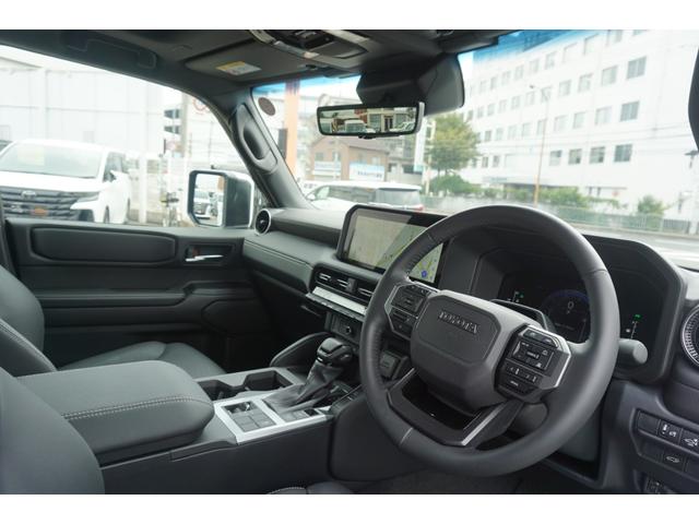 ランドクルーザー250 VX 純正12.3インチナビ ビルトインETC2.0 純正18インチアルミ 電動リアゲート デジタルインナーミラー パノラミックビューモニター シートヒーター サンルーフ レーダークルーズコントロール(17枚目)