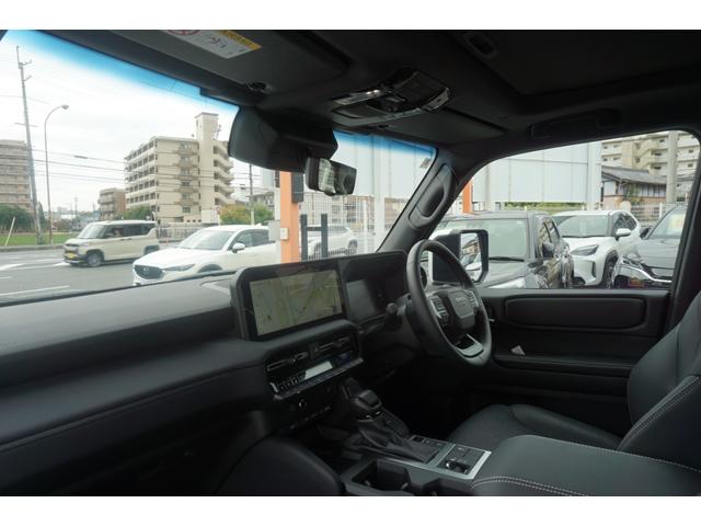 ランドクルーザー250 VX 純正12.3インチナビ ビルトインETC2.0 純正18インチアルミ 電動リアゲート デジタルインナーミラー パノラミックビューモニター シートヒーター サンルーフ レーダークルーズコントロール(18枚目)