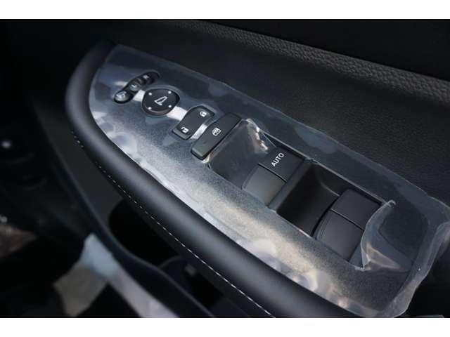 WR-V Z 登録済未使用車 LEDヘッドライト LEDフォグランプ レーダークルーズコントロール ホンダセンシング 衝突軽減ブレーキ 横滑り防止装置 オートマチックハイビーム 本革巻ステアリング(26枚目)