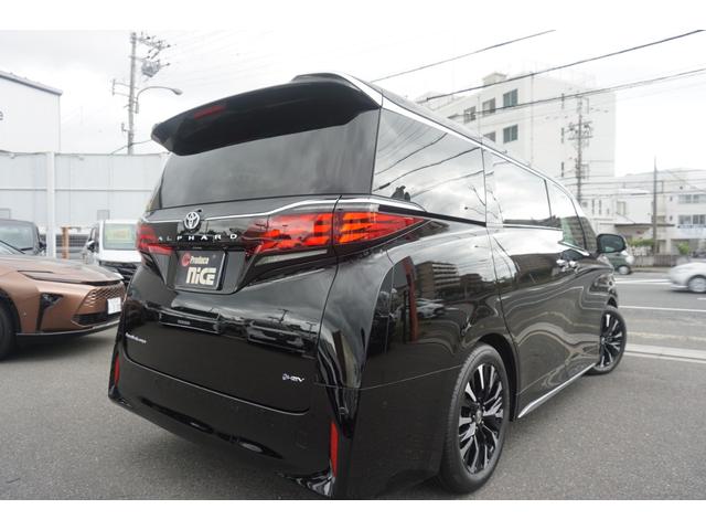 アルファードハイブリッド エグゼクティブラウンジ　登録済未使用　ホワイトレザー　１４インチＤＡプラス　ＪＢＬサウンド　１４インチリアエンターテインメント　ユニバーサルステップ　１９インチアルミ　左右独立ムーンルーフ　全周囲カメラ　ブラインドスポットＭ（6枚目）