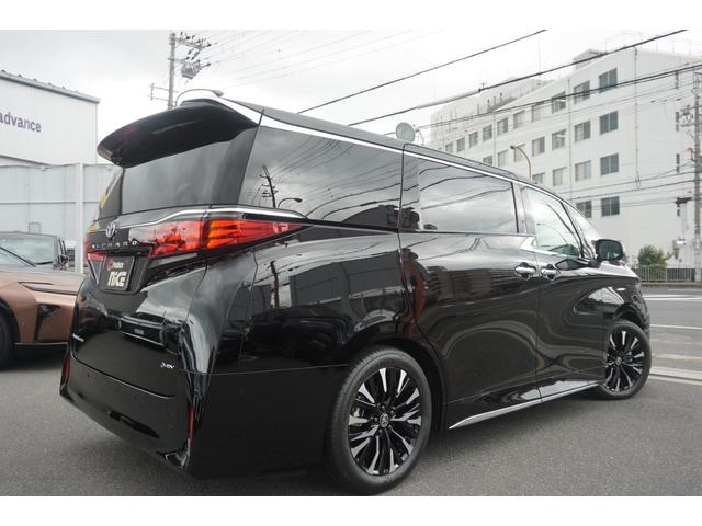 アルファードハイブリッド エグゼクティブラウンジ　登録済未使用　ホワイトレザー　１４インチＤＡプラス　ＪＢＬサウンド　１４インチリアエンターテインメント　ユニバーサルステップ　１９インチアルミ　左右独立ムーンルーフ　全周囲カメラ　ブラインドスポットＭ（7枚目）