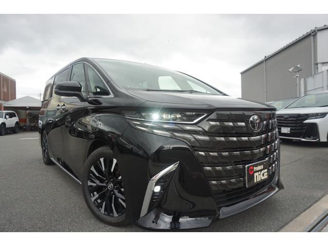 アルファードハイブリッド エグゼクティブラウンジ　登録済未使用　ホワイトレザー　１４インチＤＡプラス　ＪＢＬサウンド　１４インチリアエンターテインメント　ユニバーサルステップ　１９インチアルミ　左右独立ムーンルーフ　全周囲カメラ　ブラインドスポットＭ（8枚目）