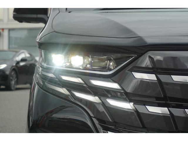 アルファードハイブリッド エグゼクティブラウンジ　登録済未使用　ホワイトレザー　１４インチＤＡプラス　ＪＢＬサウンド　１４インチリアエンターテインメント　ユニバーサルステップ　１９インチアルミ　左右独立ムーンルーフ　全周囲カメラ　ブラインドスポットＭ（13枚目）