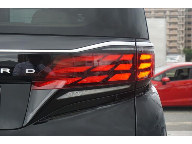 アルファードハイブリッド エグゼクティブラウンジ　登録済未使用　ホワイトレザー　１４インチＤＡプラス　ＪＢＬサウンド　１４インチリアエンターテインメント　ユニバーサルステップ　１９インチアルミ　左右独立ムーンルーフ　全周囲カメラ　ブラインドスポットＭ（16枚目）