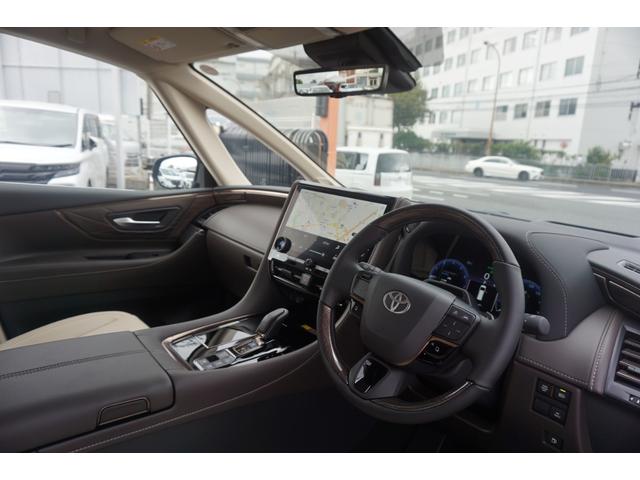 アルファードハイブリッド エグゼクティブラウンジ　登録済未使用　ホワイトレザー　１４インチＤＡプラス　ＪＢＬサウンド　１４インチリアエンターテインメント　ユニバーサルステップ　１９インチアルミ　左右独立ムーンルーフ　全周囲カメラ　ブラインドスポットＭ（18枚目）