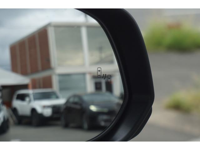 アルファードハイブリッド エグゼクティブラウンジ　登録済未使用　ホワイトレザー　１４インチＤＡプラス　ＪＢＬサウンド　１４インチリアエンターテインメント　ユニバーサルステップ　１９インチアルミ　左右独立ムーンルーフ　全周囲カメラ　ブラインドスポットＭ（32枚目）