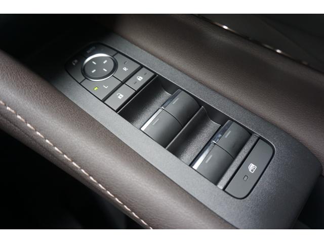 アルファードハイブリッド エグゼクティブラウンジ　登録済未使用　ホワイトレザー　１４インチＤＡプラス　ＪＢＬサウンド　１４インチリアエンターテインメント　ユニバーサルステップ　１９インチアルミ　左右独立ムーンルーフ　全周囲カメラ　ブラインドスポットＭ（72枚目）